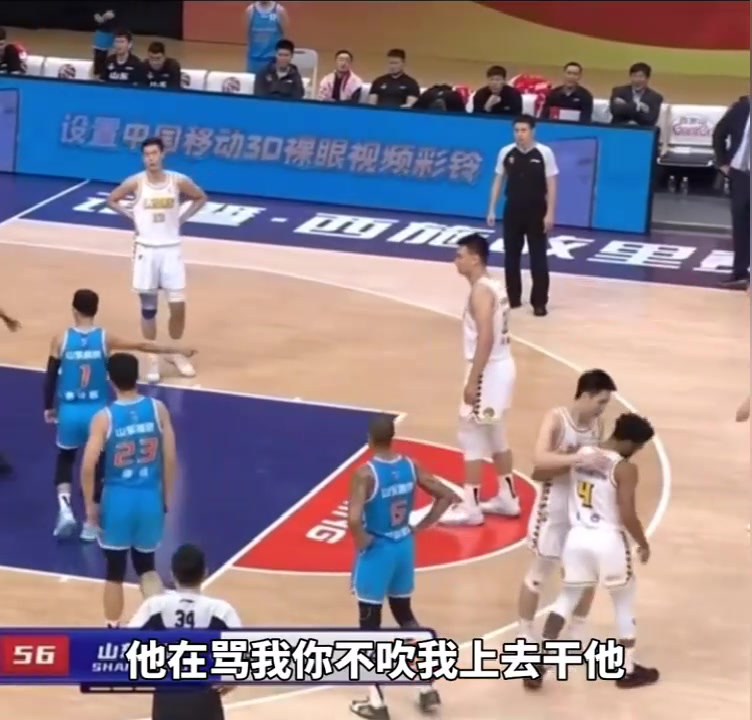被庫克罵毛了？高詩(shī)巖對裁判說(shuō)：他再罵我你不吹，我就上去干他?。ǜ咴?shī)巖對新疆）